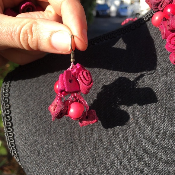 💯 authentic Rose 🥀 necklace & earring set - Picture 8 of 12